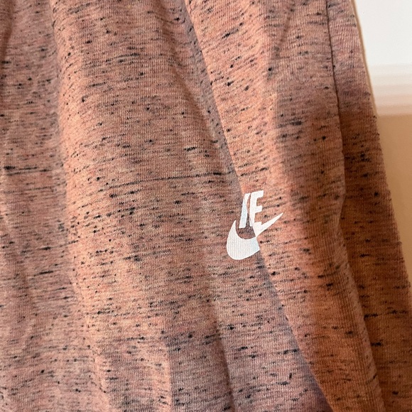 NEW WITH TAGS, L Nike workout capris - Picture 2 of 3